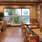 Nakajou Tamago Chokubaiten - イートインできる店内