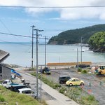 浜の暮らしのはまぐり堂 - 美しい蛤浜の景色
            右手にショベルカーが見えるところからも分かるように、まだまだ復興途中です