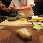 天寿し - 鮑は初めての方に煮詰めで、常連は塩で