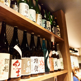 全国から厳選した種類豊富なお酒をご用意しております。
