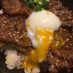 マルハのカルビ丼 - 黄身がとろーり