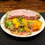 プールトワ - ランチコース 1700円 の田舎風パテとサラダ