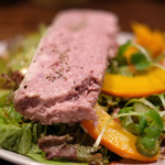 プールトワ - ランチコース 1700円 の田舎風パテとサラダ