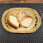 プールトワ - ランチコース 1700円 のくるみパン