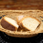 プールトワ - ランチコース 1700円 のくるみパン