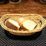 プールトワ - ランチコース 1700円 のくるみパン