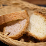 プールトワ - ランチコース 1700円 のくるみパン