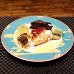 プールトワ - ランチコース 1700円 のデザート6種盛り合わせ