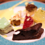 プールトワ - ランチコース 1700円 のデザート6種盛り合わせ