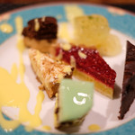 プールトワ - ランチコース 1700円 のデザート6種盛り合わせ