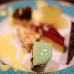 プールトワ - ランチコース 1700円 のデザート6種盛り合わせ