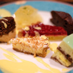 プールトワ - ランチコース 1700円 のデザート6種盛り合わせ