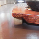 びっくり焼き亭 - びっくり棒を鉄板の片側に敷いた所