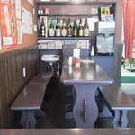 びっくり焼き亭 - テーブル席