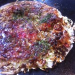 Okonomiyaki Matsumoto - お好み焼きノーマル。６００円。かなり大きい!!!