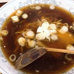 日本海食堂 - 黒いスープで麺が見えなぃっ ラーメン600円