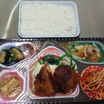 福山まるたま - まるたま弁当 税込410円　チキンカツとナポリタン(2018.08.17)