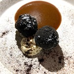 Bikini - 黒コロッケ。Potato croquette, truffle gravy, whipped ricotta