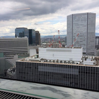 中納言 大阪駅前第3ビル店 - 晴れの日には山が見えます。