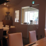 蕎麦 魯庵 - モダンな雰囲気の店内