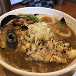 Komugisobadokoroshitennoujigojoukaritempo - 8月限定、こだわりブレンド黒酢と二種のチーズの鰻ラーメン¥1000＋半熟卵¥120