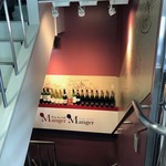 ワイン＆グリル　マンジェマンジェ - 地下１階の入り口への階段