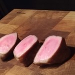 USHIGORO S. - 黒毛和牛タン元の特厚ステーキ切ったところ