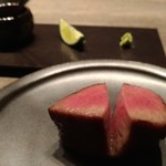 USHIGORO S. - 黒毛和牛タン元の特厚ステーキすだちでいただきます