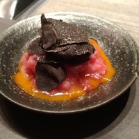 USHIGORO S. GINZA - ザブトンのユッケ オーストラリア産黒トリュフと徳島県産あわそだち濃厚卵