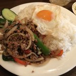 タイ料理トムヤムくん - ガパオ･ムー･ラーッカオ(ガパオライス目玉焼き付き、豚 ランチ(大盛)