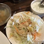 タイ料理トムヤムくん - ランチのサラダ･スープ