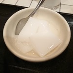 天然居 - ・普通な杏仁豆腐
