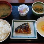 街かど屋 - とく朝定食(税込490円)