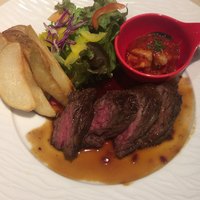 世界のワイン博物館 グランフロント大阪店  - 牛ステーキ (´∀｀)/ イイ