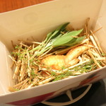 傳 - デンタッキー　黒米の薬膳飯蒸し詰め手羽餃子