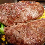 ステーキ カフェ ケネディ - 食べかけリブロース225ｇ＆サーロイン150ｇの一緒盛り1,540円