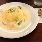 ビルズカフェ - キングサーモンとほうれん草のホワイトソース