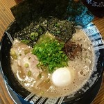 博多一双 博多駅東本店 - 列に並んでから32分で、ついにラーメンとご対面～∑d(ﾟ∀ﾟd)ｫｩｨｪ！！