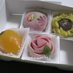 御菓子司　壷屋 - 花火、ひまわり、びわ、バラ