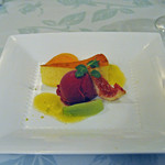 ベイクドチーズケーキ、赤ブドウシャーベット添え