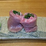 和牛 まつした - 軽く炙って、すだちとトリュフ塩で…