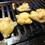 焼肉 親鳥専門店 ばかたれ - 丸かわは皮目(外側)から