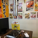 焼肉 親鳥専門店 ばかたれ - テーブル席