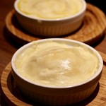 餃子とスパークリング バブルス - チーズ餃子