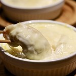 餃子とスパークリング バブルス - チーズ餃子