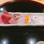 日本料理かわもと - 刺身
            鰹・鱸・鱧・イカ
            つま 紅心大根