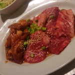焼肉 寿亭 - カルビ＆鶏せせり（首肉）