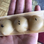 照井菓子店 - 経木だんご（税込100円）