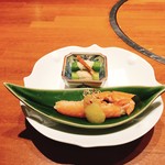 ☆8　ズワイガニの生姜酢漬け　アスパラガスのゴマダレがけ