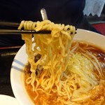 福盈門 - 酸辣湯麺の麺アップ